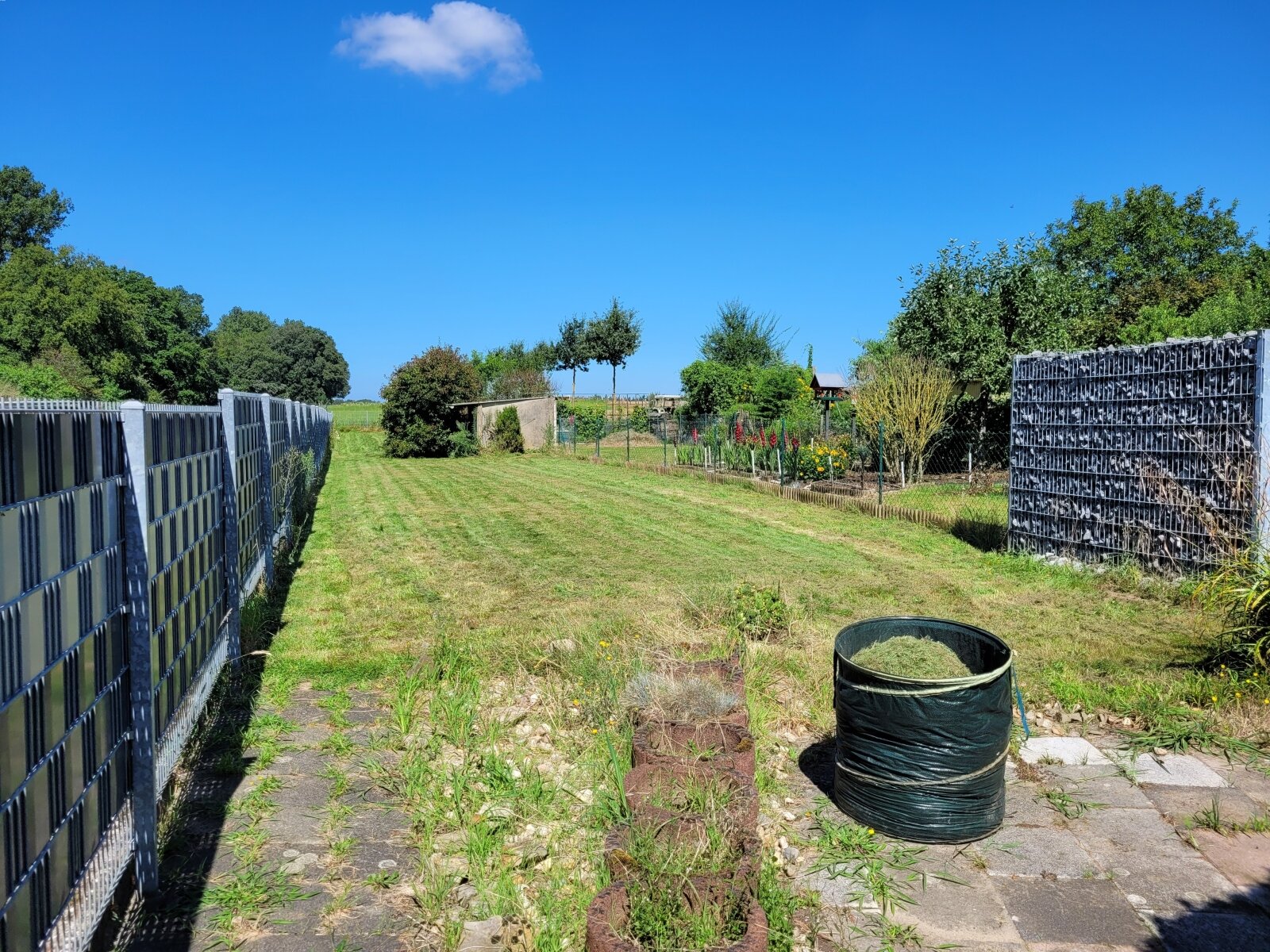 Riesiger Garten, Platz zum Spielen für Ihre Kinder